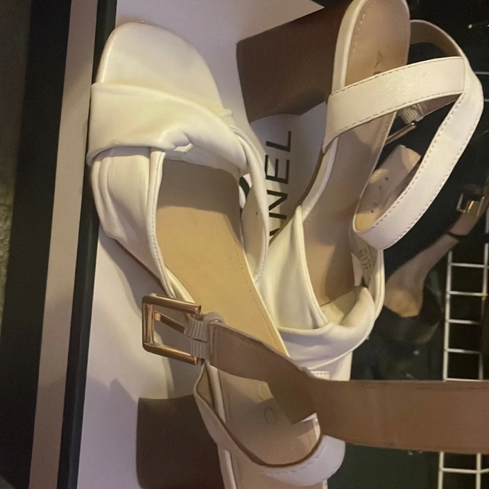 Open toe heels - Picture 1 of 3